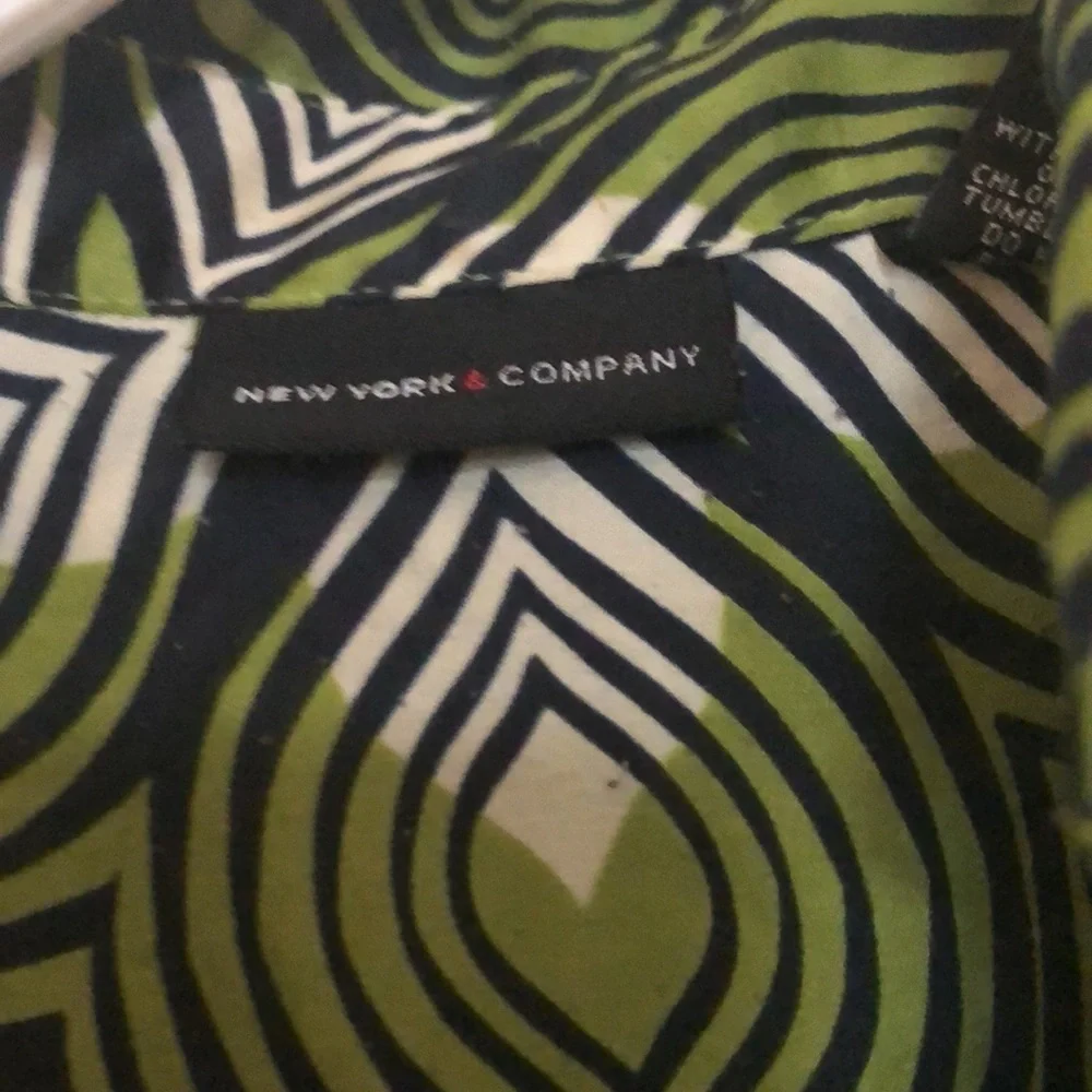Green patterned NY and Co shirt. Women’s Medium - Picture 4 of 5